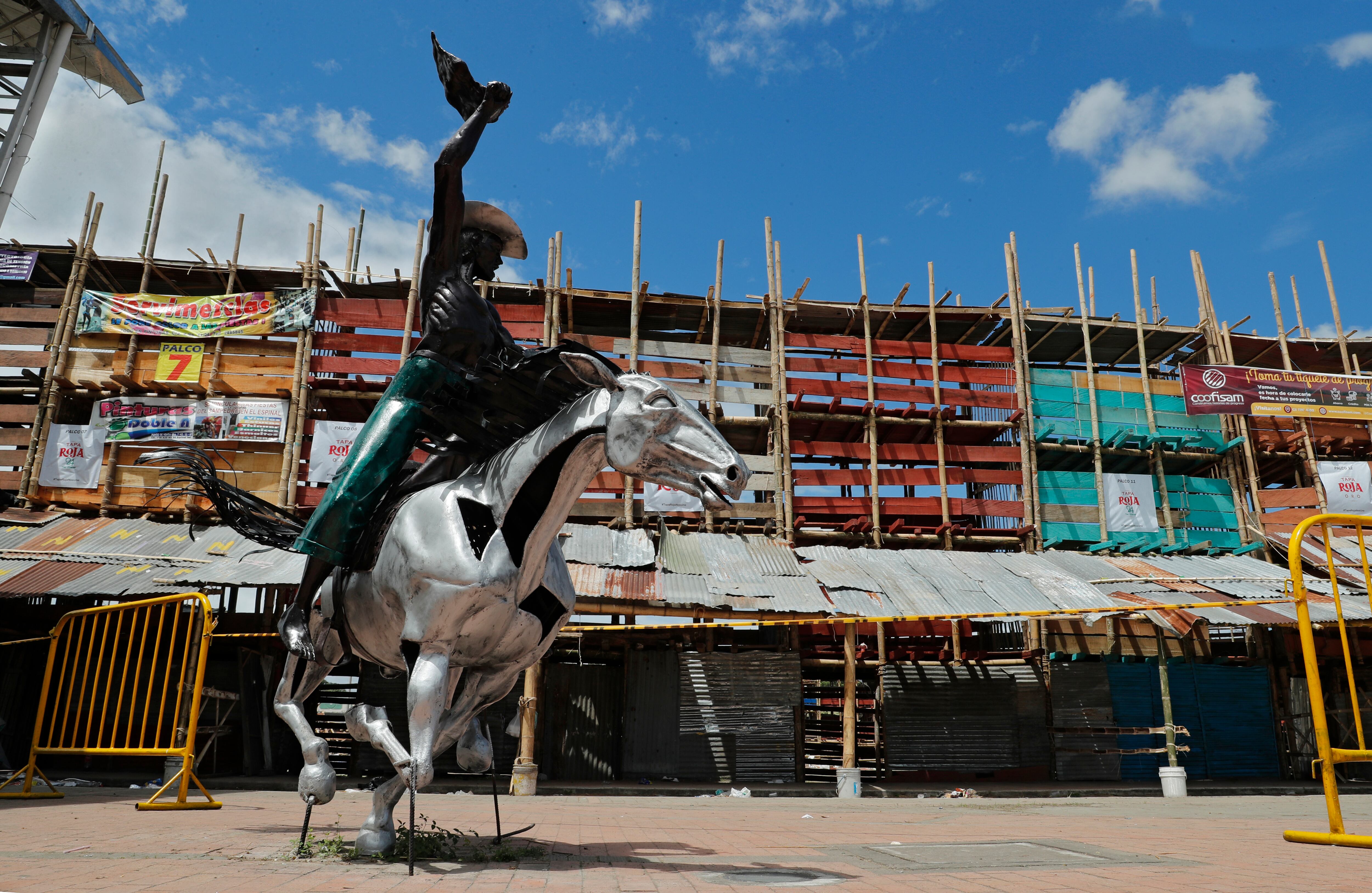 municipio de El Espinal, Tolima, luego del desplome de ocho palcos en la plaza de toros Gilberto Charry durante las corralejas de las fiestas de San Pedro
Junio 29 del 2022
Foto Guillermo Torres Reina / Semana