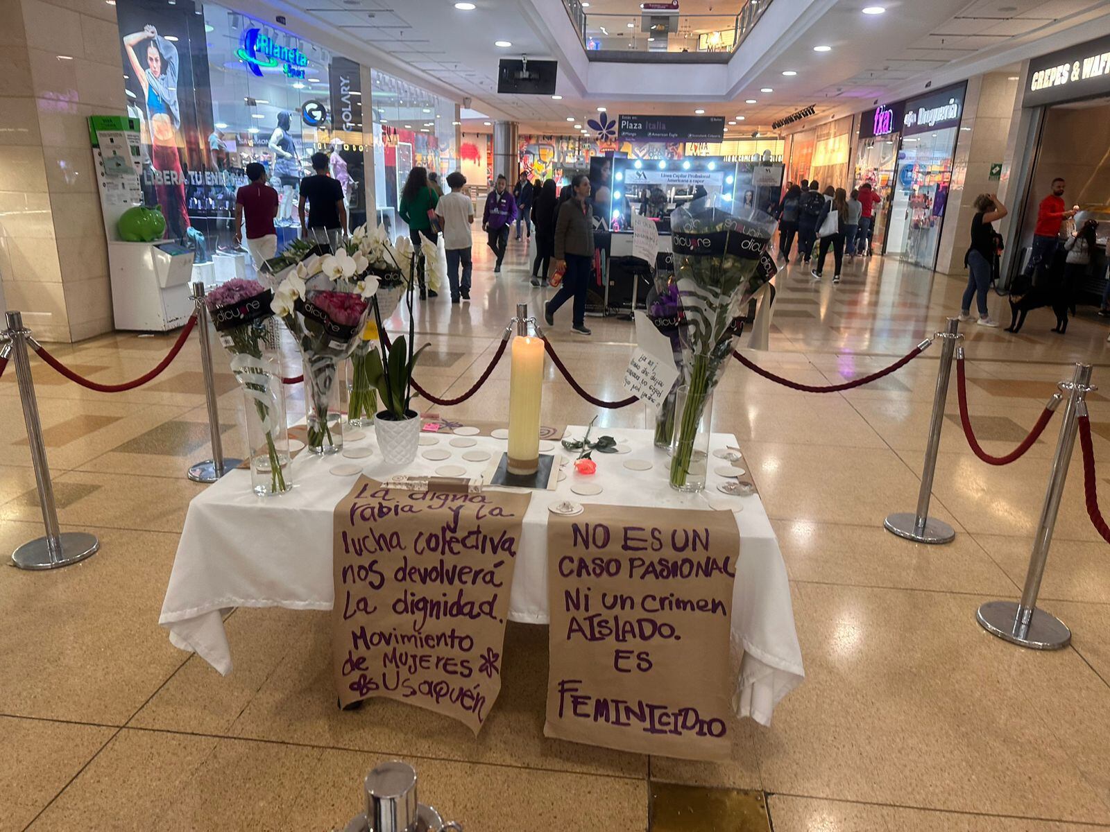 Homenaje a Steffany Barranco, víctima de feminicidio en el centro comercial Santafé.