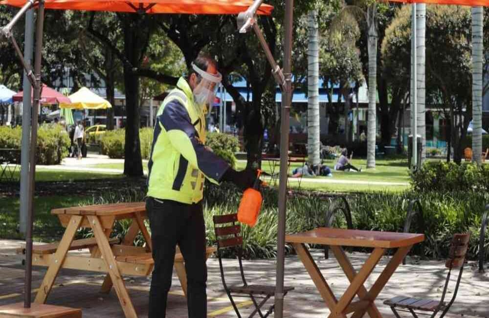 "Los restaurantes hoy son lugares hiperseguros por las nuevas normas, hasta la temperatura del agua para lavar los platos está regulada" explica Luis Felipe Quijano, de Cocina Abierta en el Parque de la 93. 
