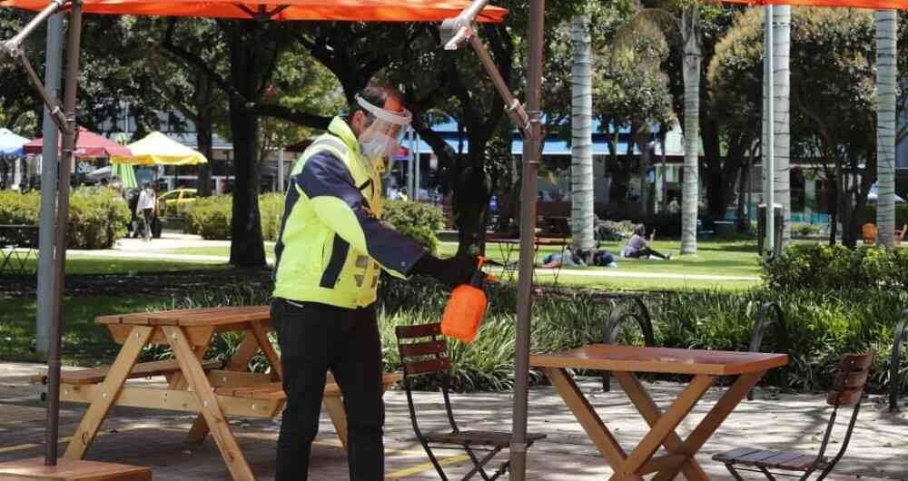 "Los restaurantes hoy son lugares hiperseguros por las nuevas normas, hasta la temperatura del agua para lavar los platos está regulada" explica Luis Felipe Quijano, de Cocina Abierta en el Parque de la 93. 