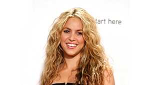 PASADENA, CA - AUGUST 17: Singer Shakira, winner of the Discretionary Humanitarian award, poses during the 2008 ALMA Awards at the Pasadena Civic Auditorium on August 17, 2008 in Pasadena, California. (Photo by Frazer Harrison/Getty Images)