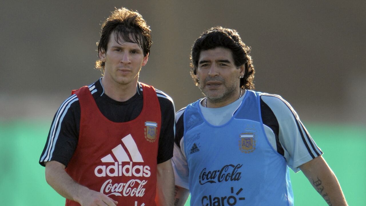 Maradona dirigió a Messi en el Mundial de Sudáfrica 2010.