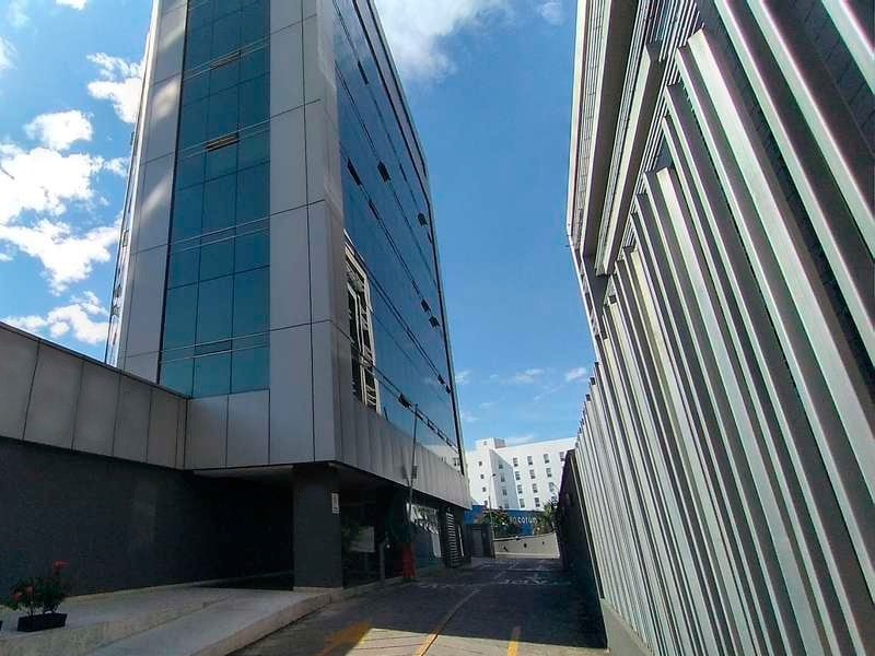 “La situación que actualmente viven varias empresas en Colombia, por causa de la pandemia, permite comprobar que la permanente, responsable y preventiva asesoría de una firma de abogados, con la experiencia requerida, la ética de sus profesionales y el compromiso en la atención al cliente, es el comienzo para identificar, prevenir, mitigar y atender oportunamente todos aquellos riesgos que pueden concretarse en daños irreversibles”.