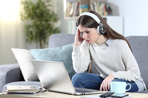 Los factores más determinantes de daño auditivo siguen siendo el volumen y el tiempo total de exposición.