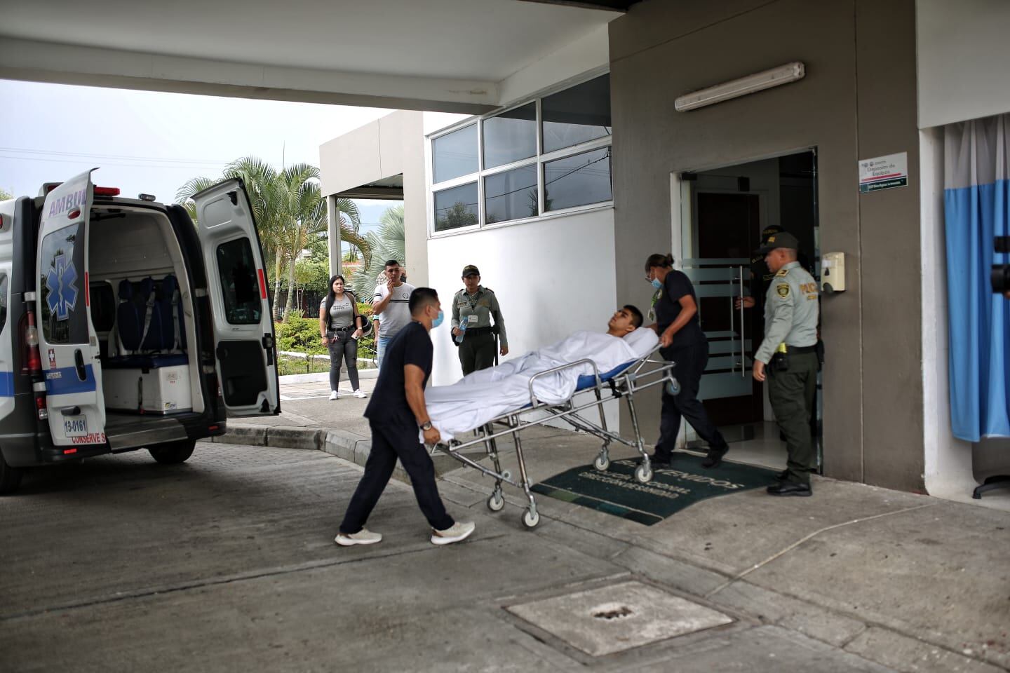 El auxiliar de la policía Gustavo Alberto Esquive sobrevivió al atentado de grupos armados contra la Policía, en el Huila.