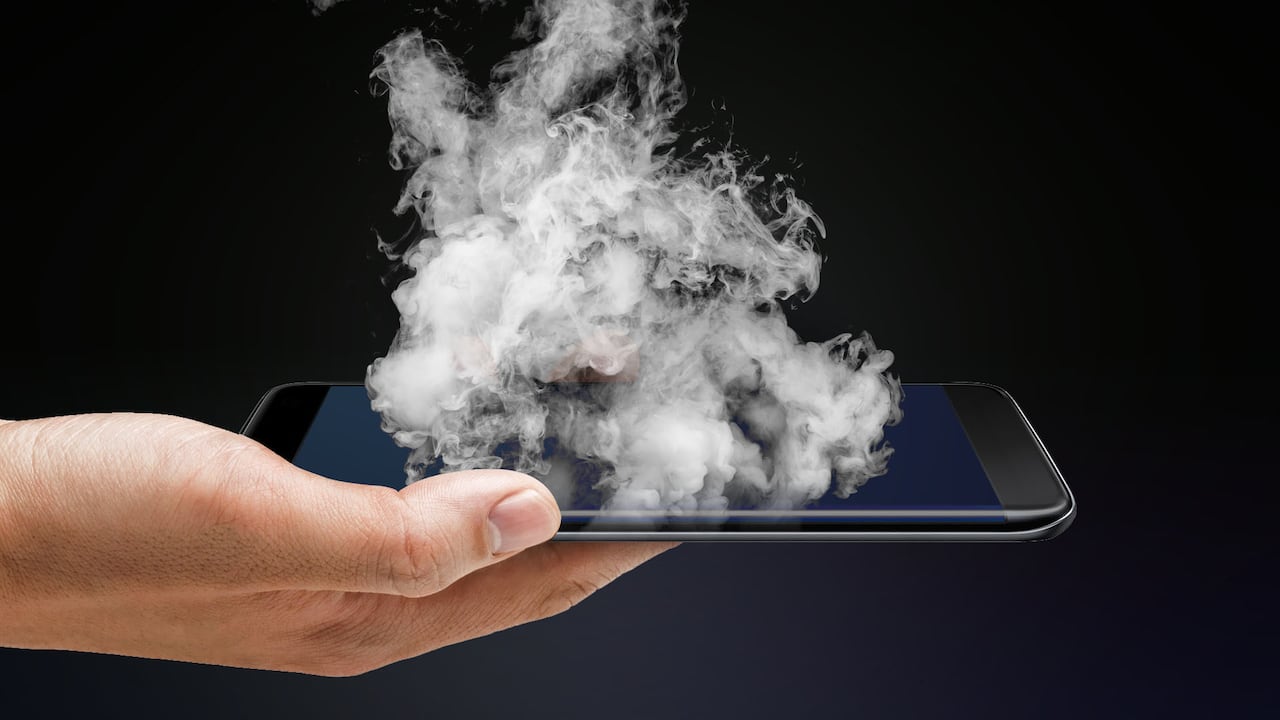 Un olor a quemado proveniente de su teléfono móvil no debe subestimarse, ya que puede indicar problemas graves que requieren atención inmediata.