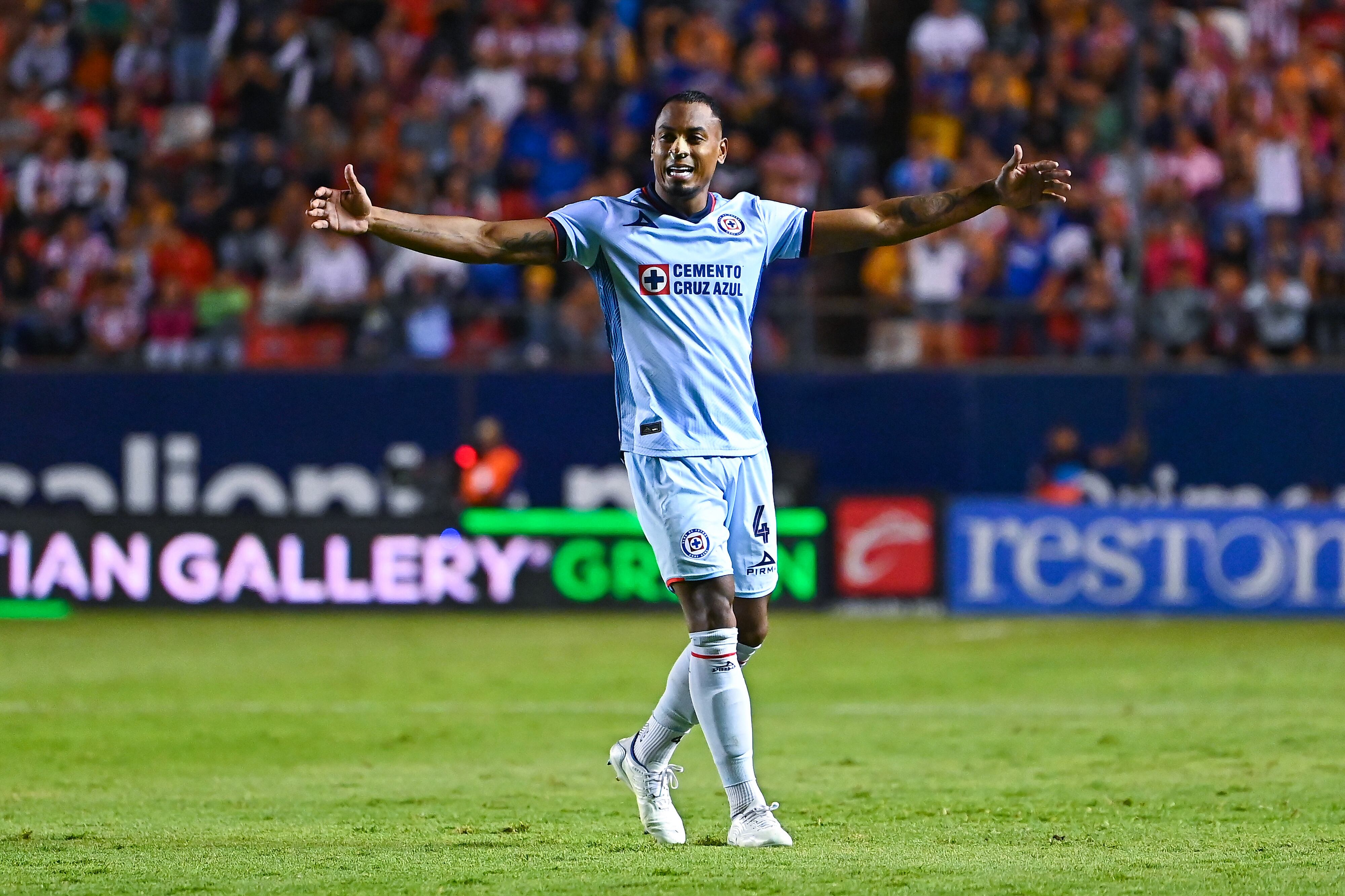 Willer Ditta de Cruz Azul celebra el primer gol del equipo durante el partido de la décima ronda entre Atlético San Luis y Cruz Azul como parte del Torneo Apertura 2023 Liga MX en el Estadio Alfonso Lastras el 29 de septiembre de 2023 en San Luis Potosí, México. (Foto de Ricardo Hernández/Jam Media/Getty Images)