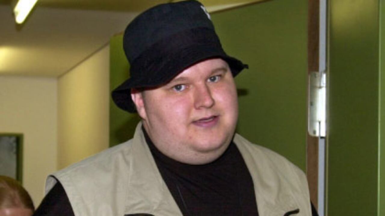 Tras su detención en Nueva Zelanda, Dotcom podría enfrentar en Estados Unidos una condena de 50 años. El FBI lo acusó de extorsión, lavado de dinero y violación de derechos de autor.