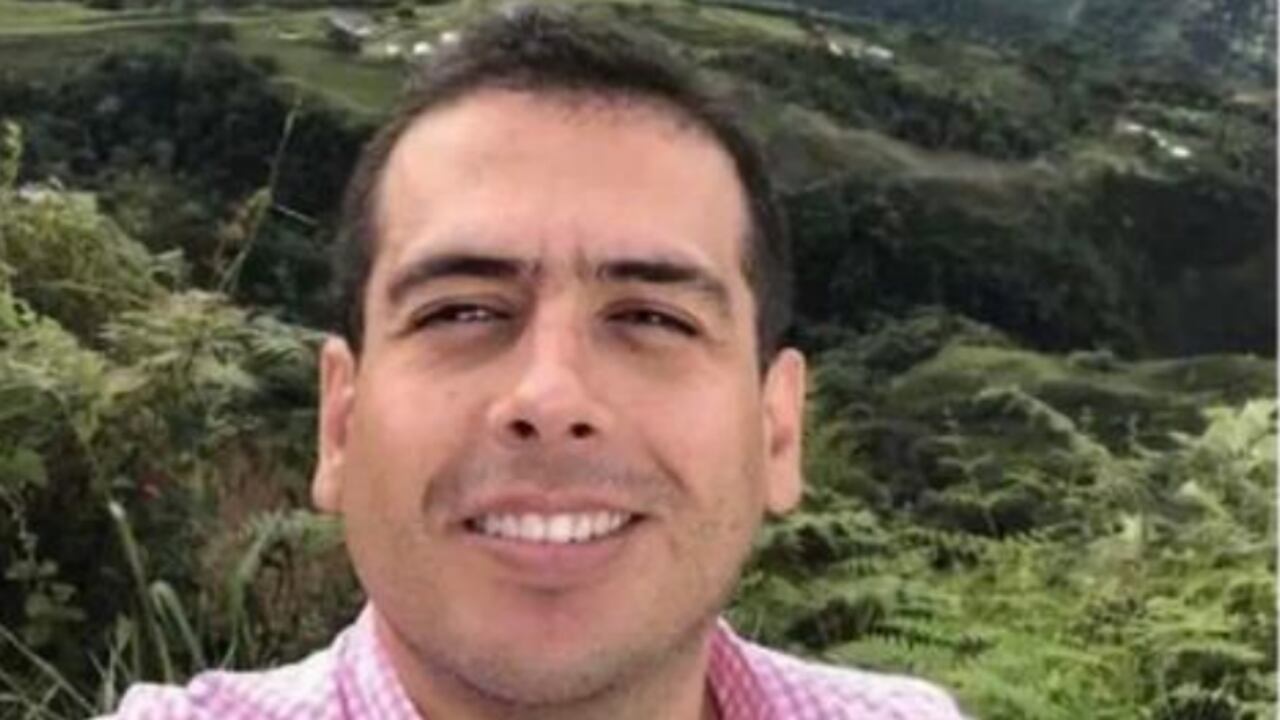 Familiares y amigos tras no saber sobre el paradero ni recibir información de Mejía, empezaron a rotar imágenes con su fotografía en redes sociales, con el fin de que algún ciudadano pudiera dar información sobre el paradero del hombre.