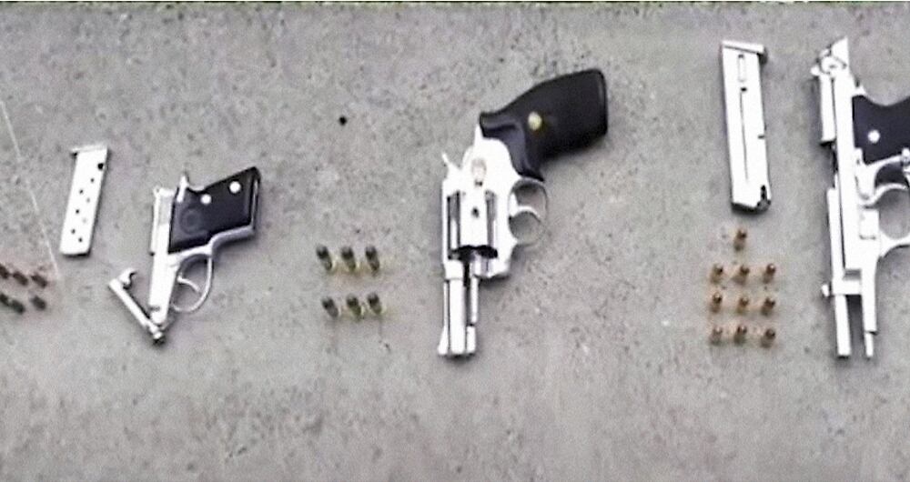   Si algo caracterizaba a alias Toyota era su ostentoso modo de vestir. Siempre portaba costosas cadenas, anillos de oro y ropa de marca. Su vestimenta diaria fácilmente podía llegar a los 500 millones de pesos. 