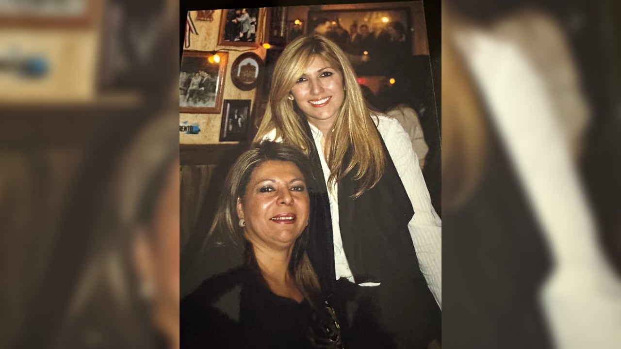 María Elena Giraldo y su hija Jeanette Dousdebes Rubio