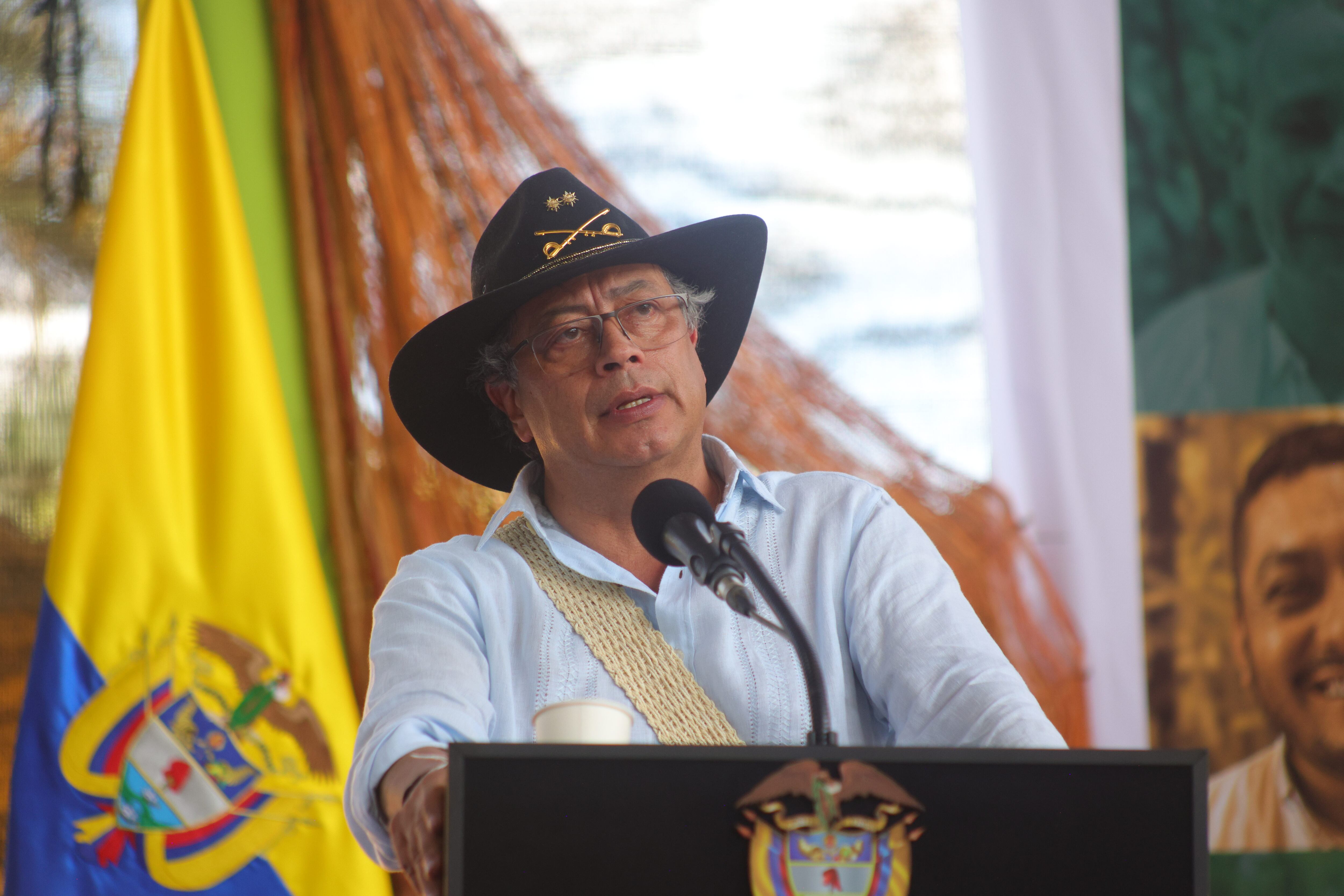 El presidente Gustavo Petro habló desde San Juan del Guaviare sobre la extorsión que le estaría haciendo Iván Mordisco para continuar con sus negocios ilícitos. Fotos Joel González, Presidencia de la República.