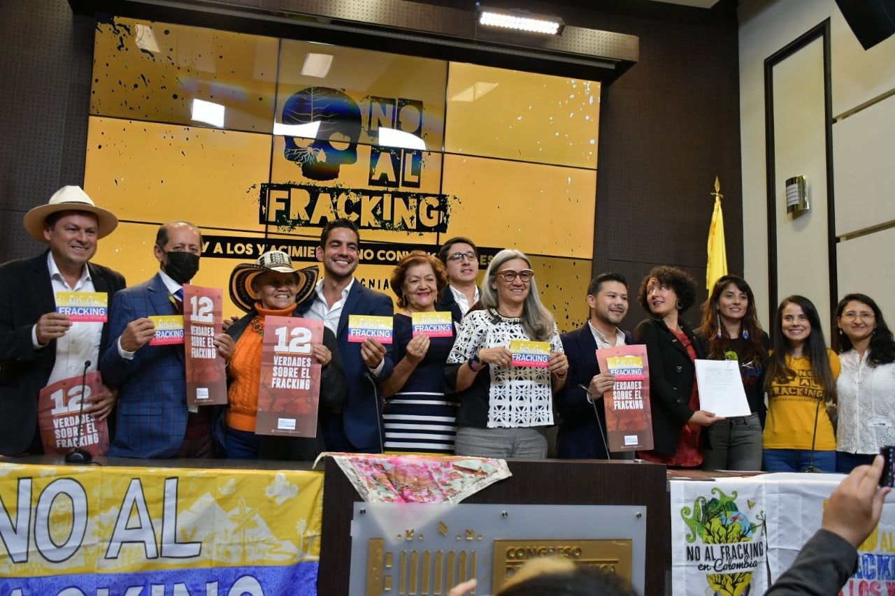 La bancada del Pacto Histórico radicó un proyecto de ley que busca la prohibición del fracking en Colombia.