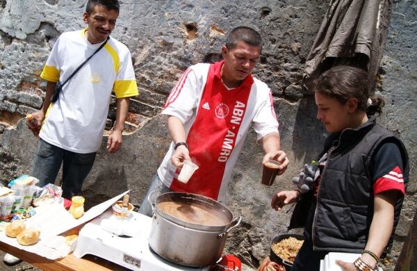 Foto: Edwin Tamayo Rueda. Con 600 pesos un habitante de la zona puede comprar un desayuno que incluye chocolate, pan y arroz. 