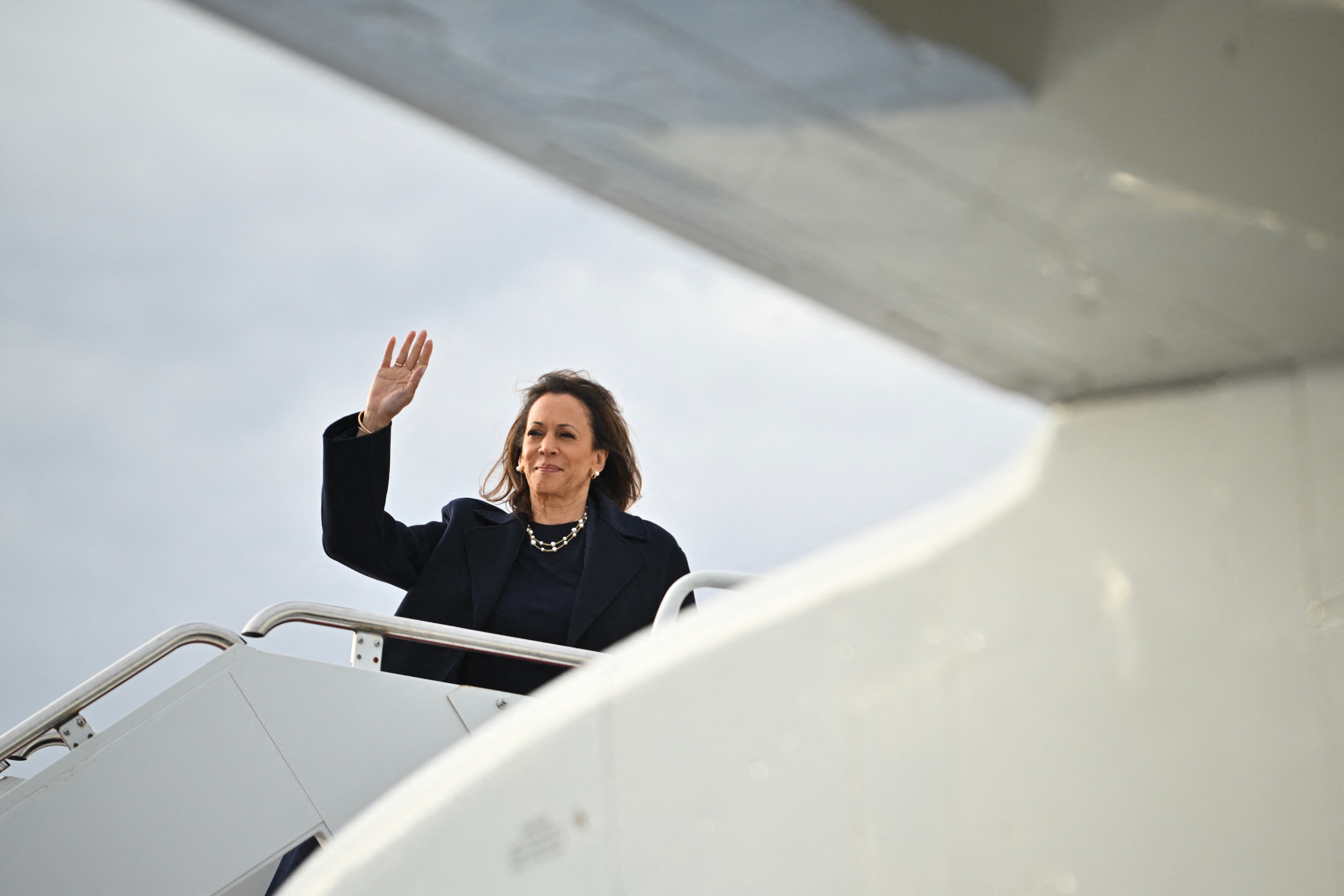 "Pasemos página y escribamos el siguiente capítulo de nuestra historia, un capítulo basado en un plan divino lo suficientemente grande como para abarcar todos nuestros sueños", "lo suficientemente fuerte como para curar la división" y "lo suficientemente audaz como para abrazar la posibilidad: el plan de Dios", afirmó en una iglesia cristiana en ese estado clave.