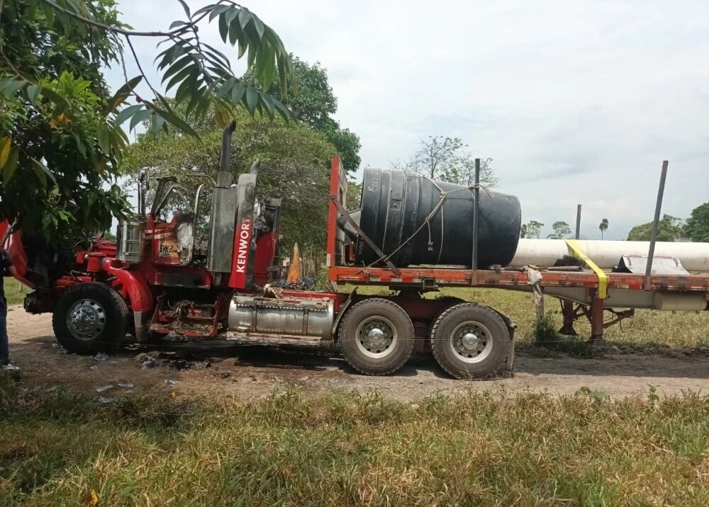 La tractomula llevaba material para las reparaciones del oleoducto Caño Limón Coveñas.