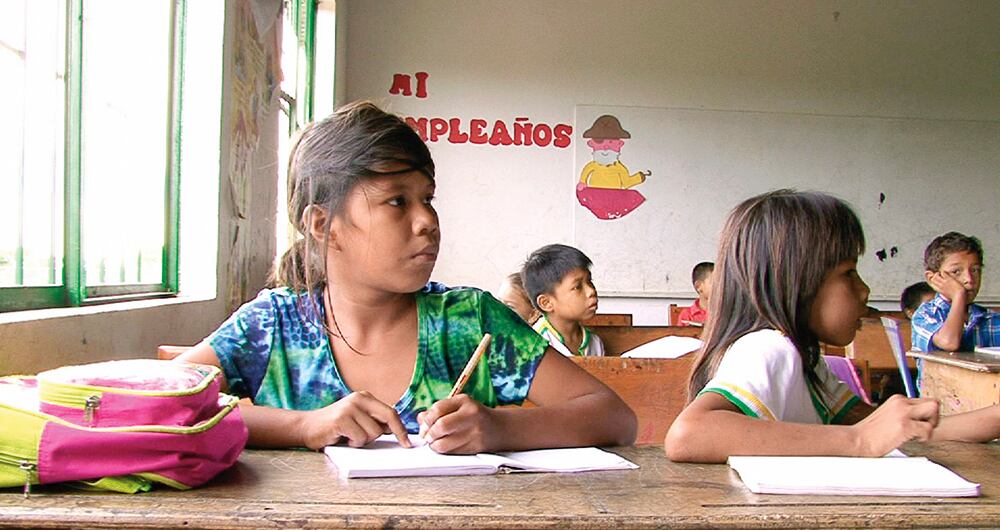 No es por falta de oportunidades que María no sabe leer y escribir, es porque desde su espíritu rebelde y desprendido, aunque no le parezca al mundo, así lo ha decidido. En este documental, con el paso de los años, la inocencia se va perdiendo. 