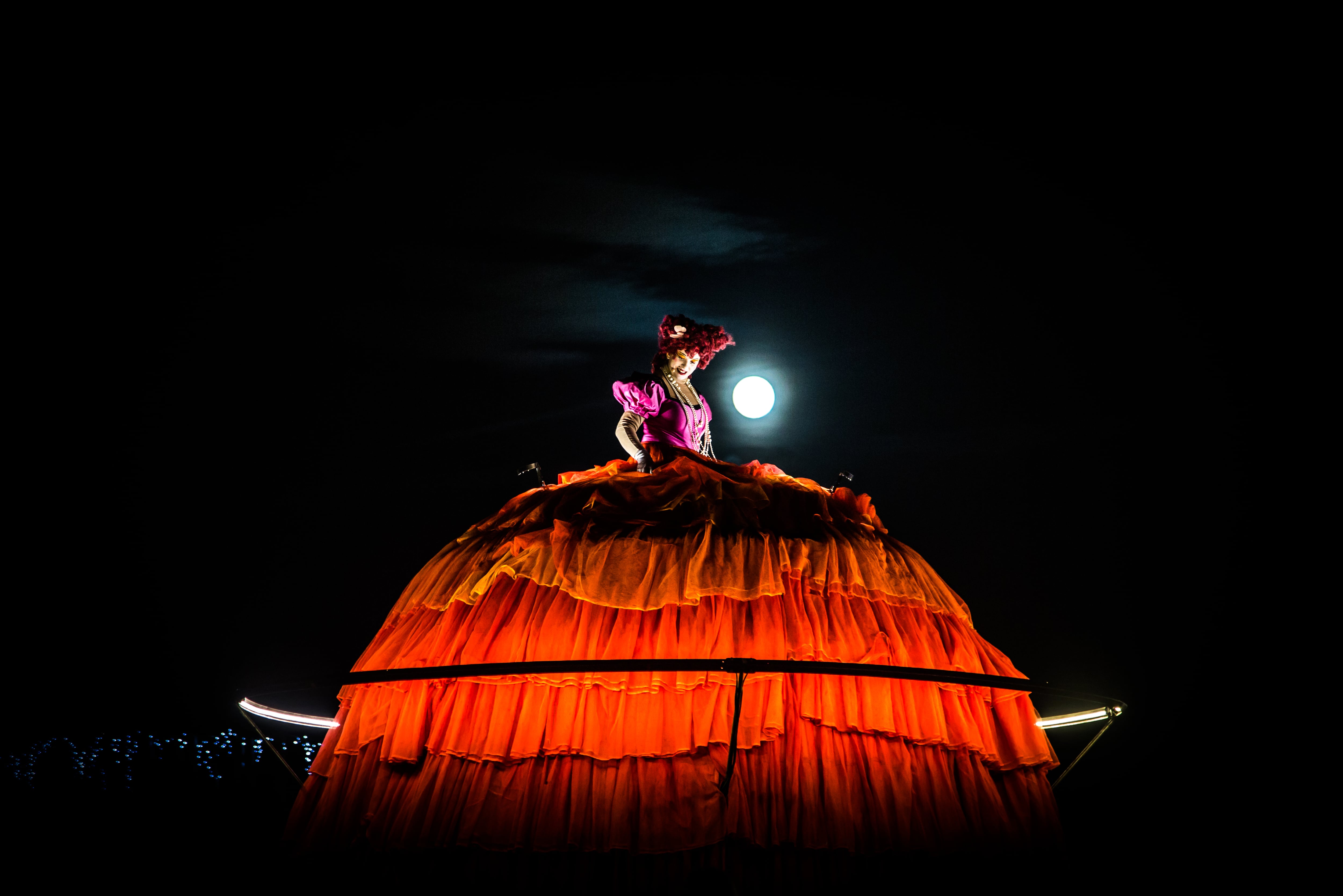 Francia, 'Muñecas gigantes', Mobile Homme Transe Express. Foto Rod Maurice