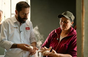 El cocinero José Luis Rivera ha identificado 450 tipos de arepas a lo largo del territorio colombiano.