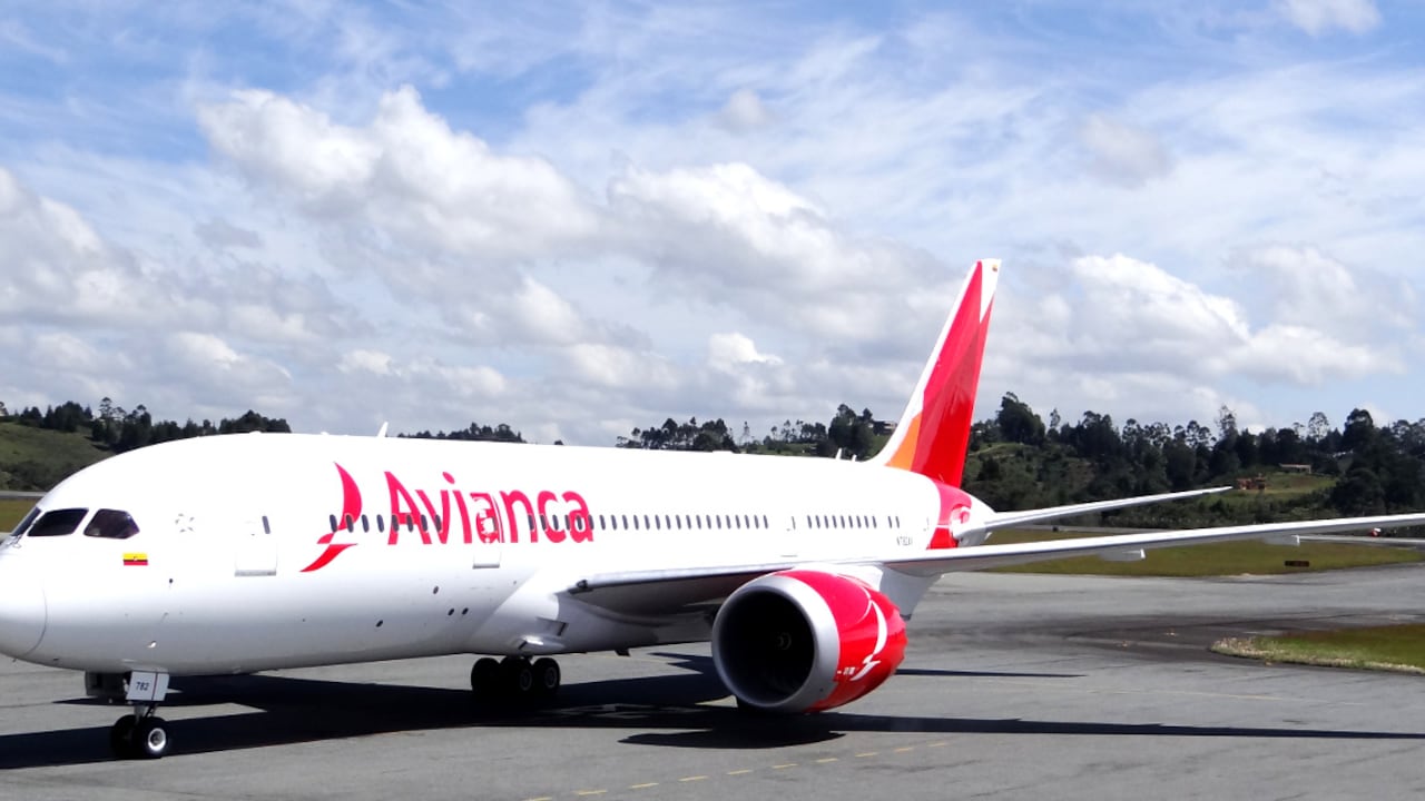 Los materiales de fabricación del Boeing B787-8 son más ligeros y resistentes a la corrosión y fatiga. Adicionalmente cuenta con un avanzado programa de diagnóstico de funcionamiento de los sistemas de navegación y motores on line, que facilita las actividades de ingeniería y mantenimiento.