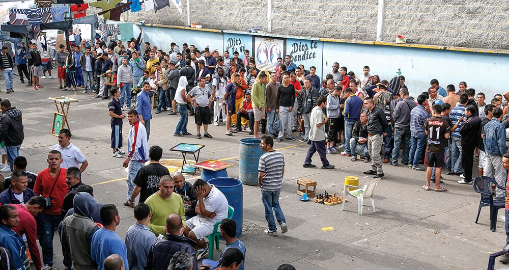 Los contratos están siendo investigados.