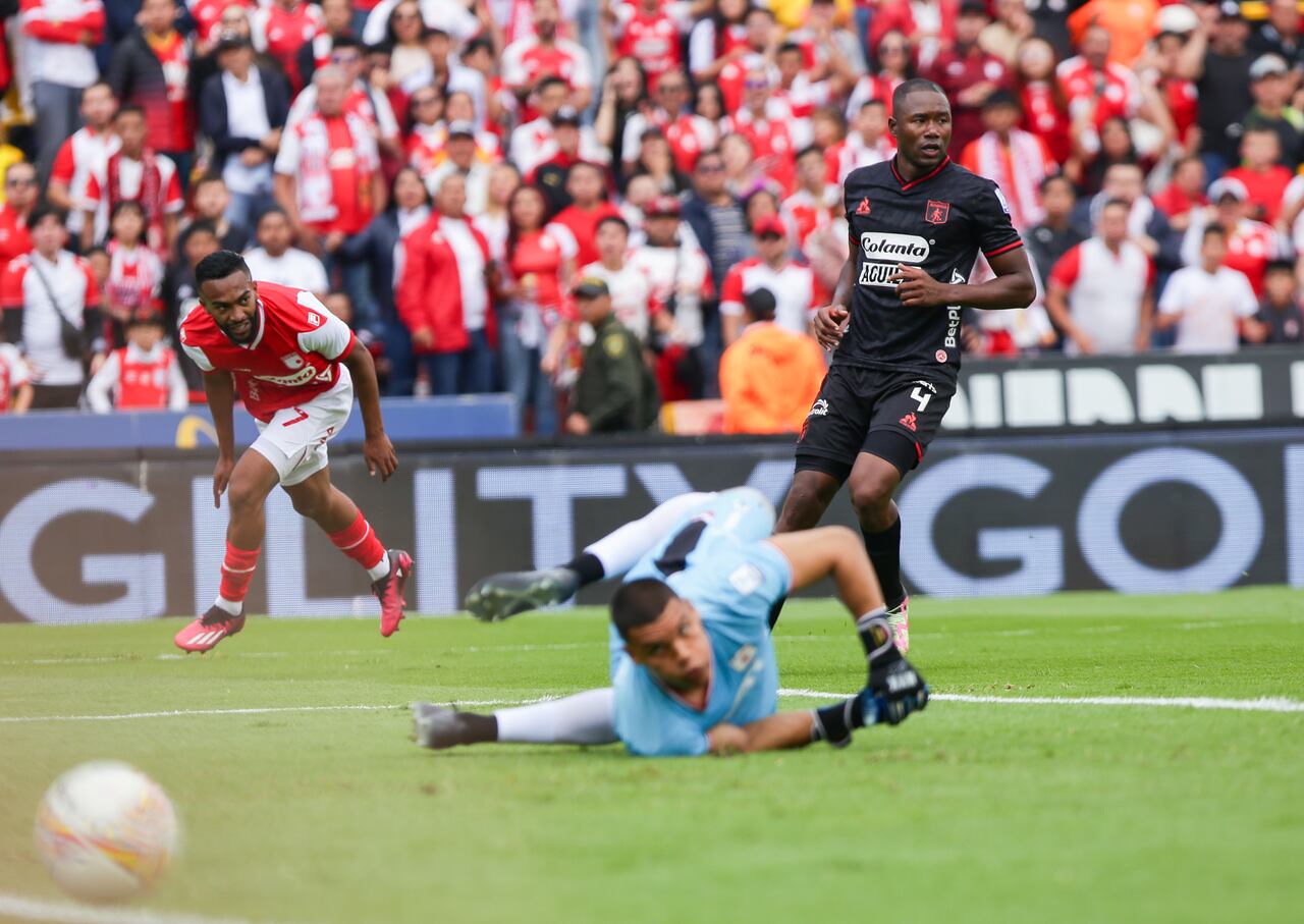 Bogotá. Abril 21de 2024. Independiente Santa Fe enfrenta a América de Cali , por encuentro válido de la Liga BetPlay I 2024 de la fecha 18, en el estadio Nemesio Camacho el Campin . (Colprensa - Catalina Olaya )