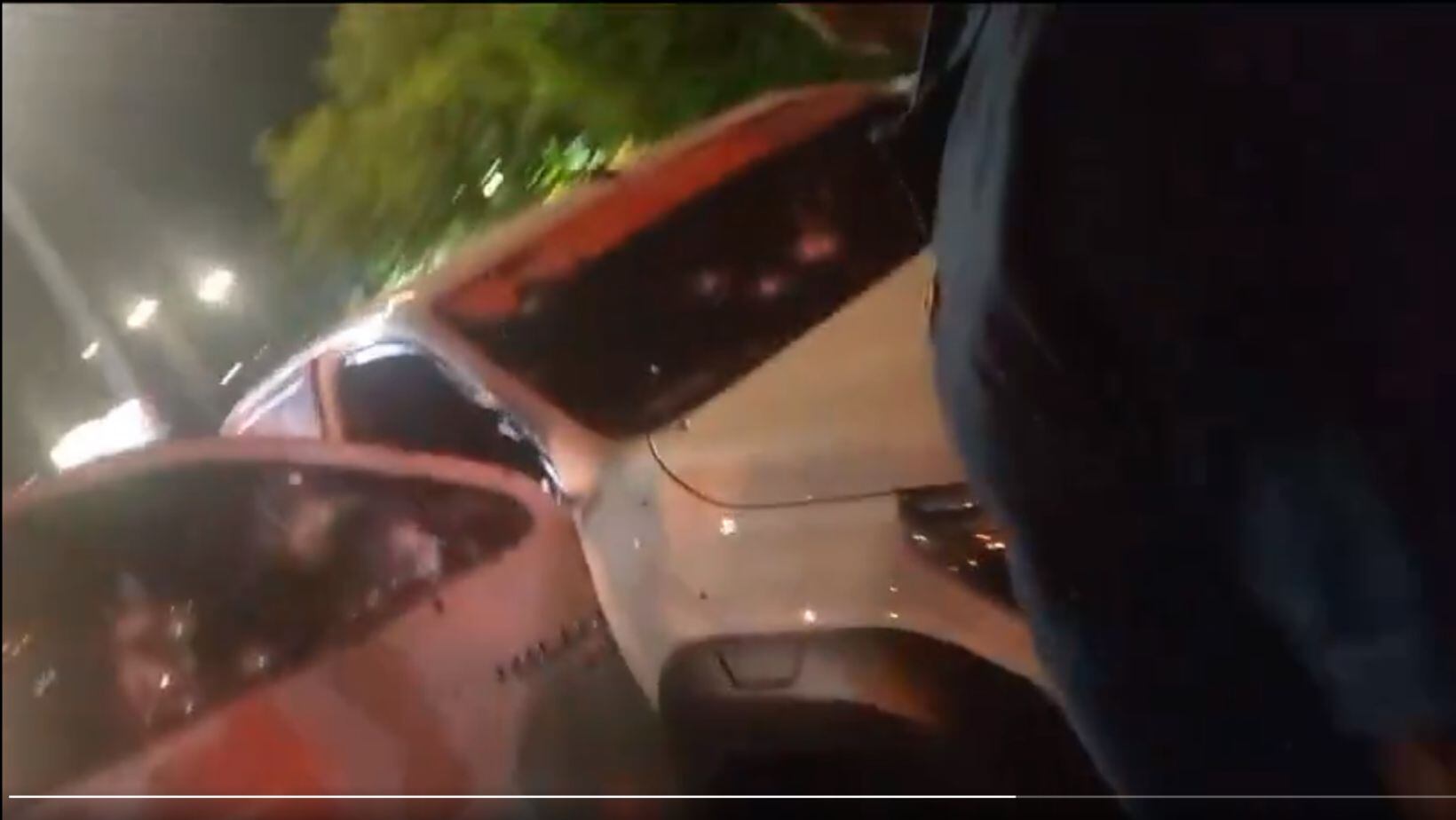 Imagen de la camioneta abaleada por los sicarios
Foto: captura de pantalla video X @elpilon