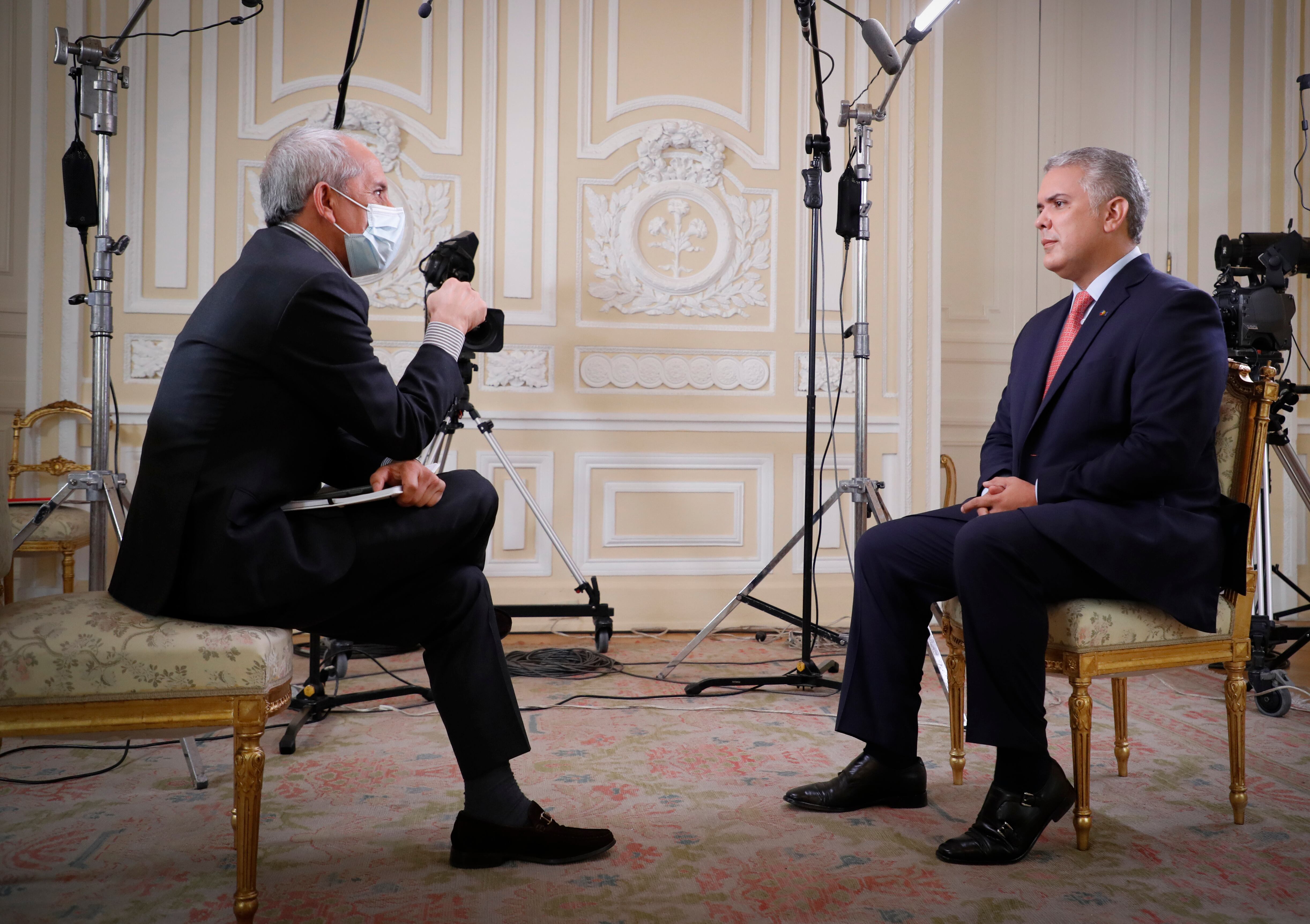 Presidente Iván Duque Márquez en entrevista con Edulfo Peña Macroeditor de revista Semana
Bogotá dic 27 del 2021
Foto: Guillermo Torres Reina / Semana