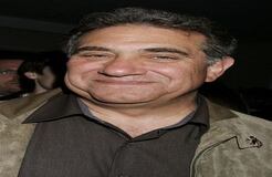 Dan Lauria tiene 65 años y desde Los Años Maravillosos ha participado en varias series de televisión como 'Harry's Law', 'CSI: Los Angele' y 'Perception'. Actualmente es Jack Sullivan en 'Sullivan & Son'.