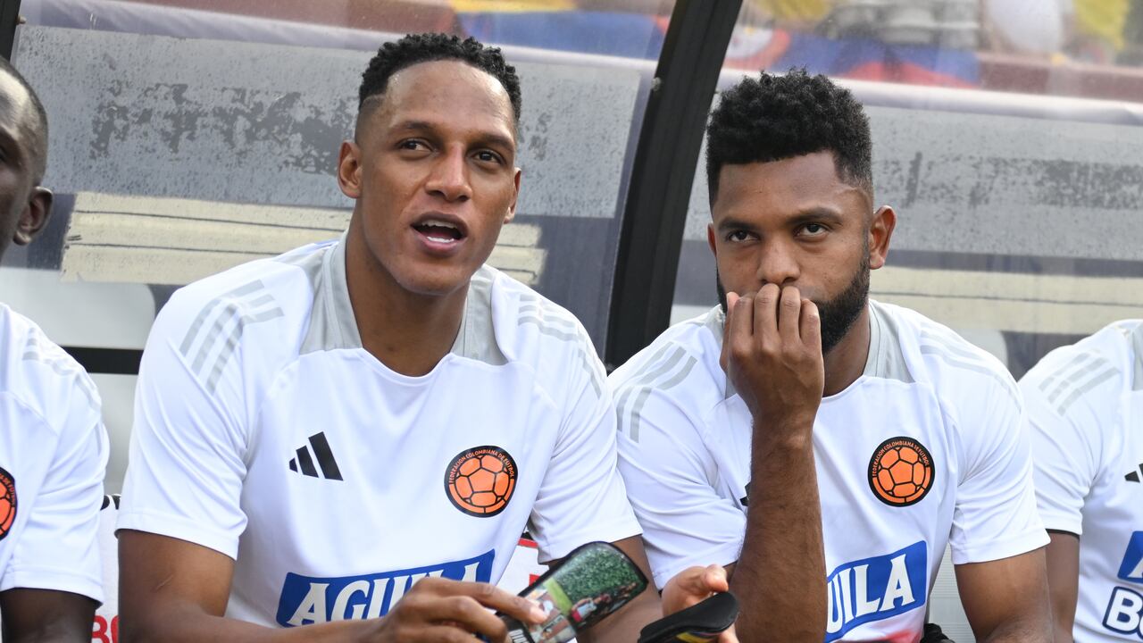 Yerry Mina, defensor de la Selección Colombia, junto a Miguel Ángel Borja.