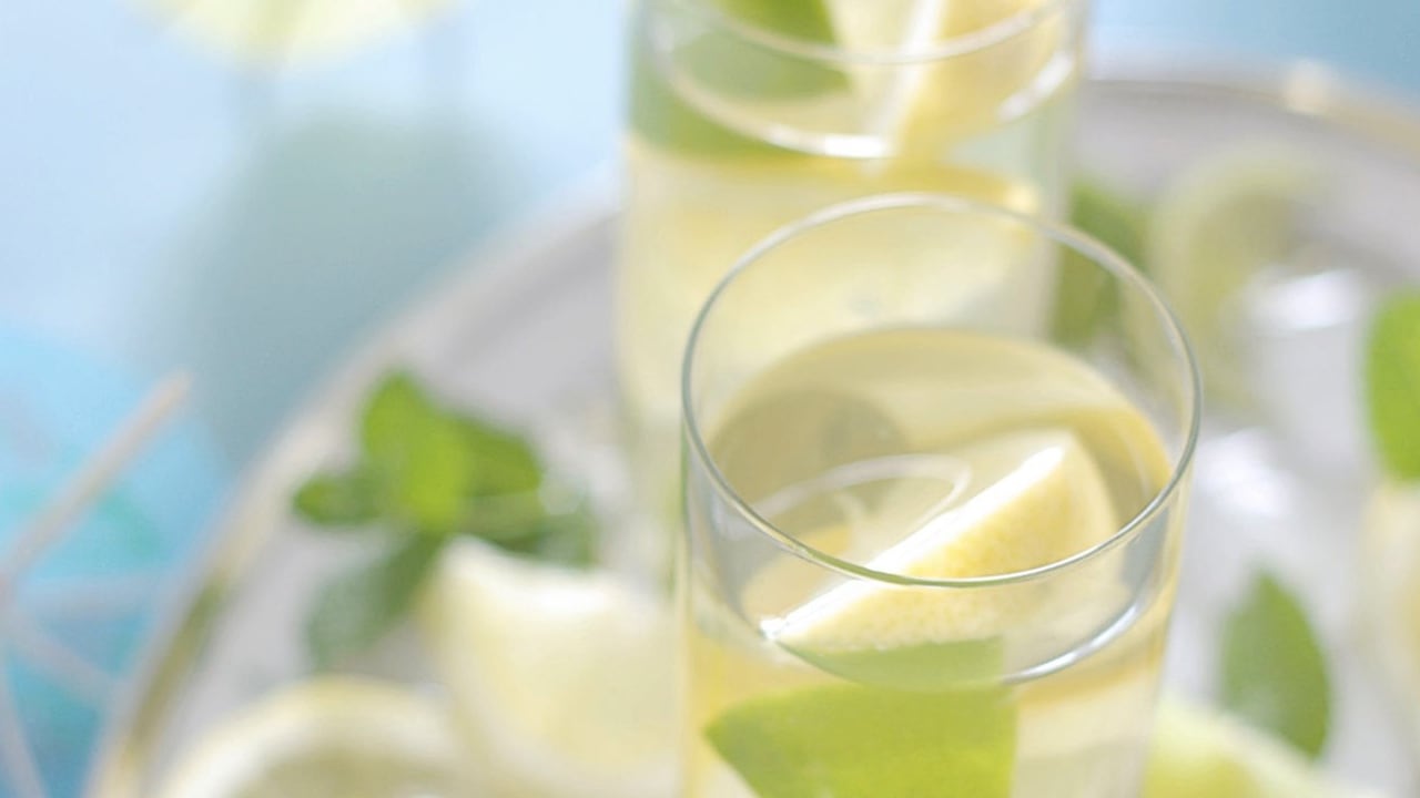 Ingerir menta con limón ayuda a depurar el organismo.