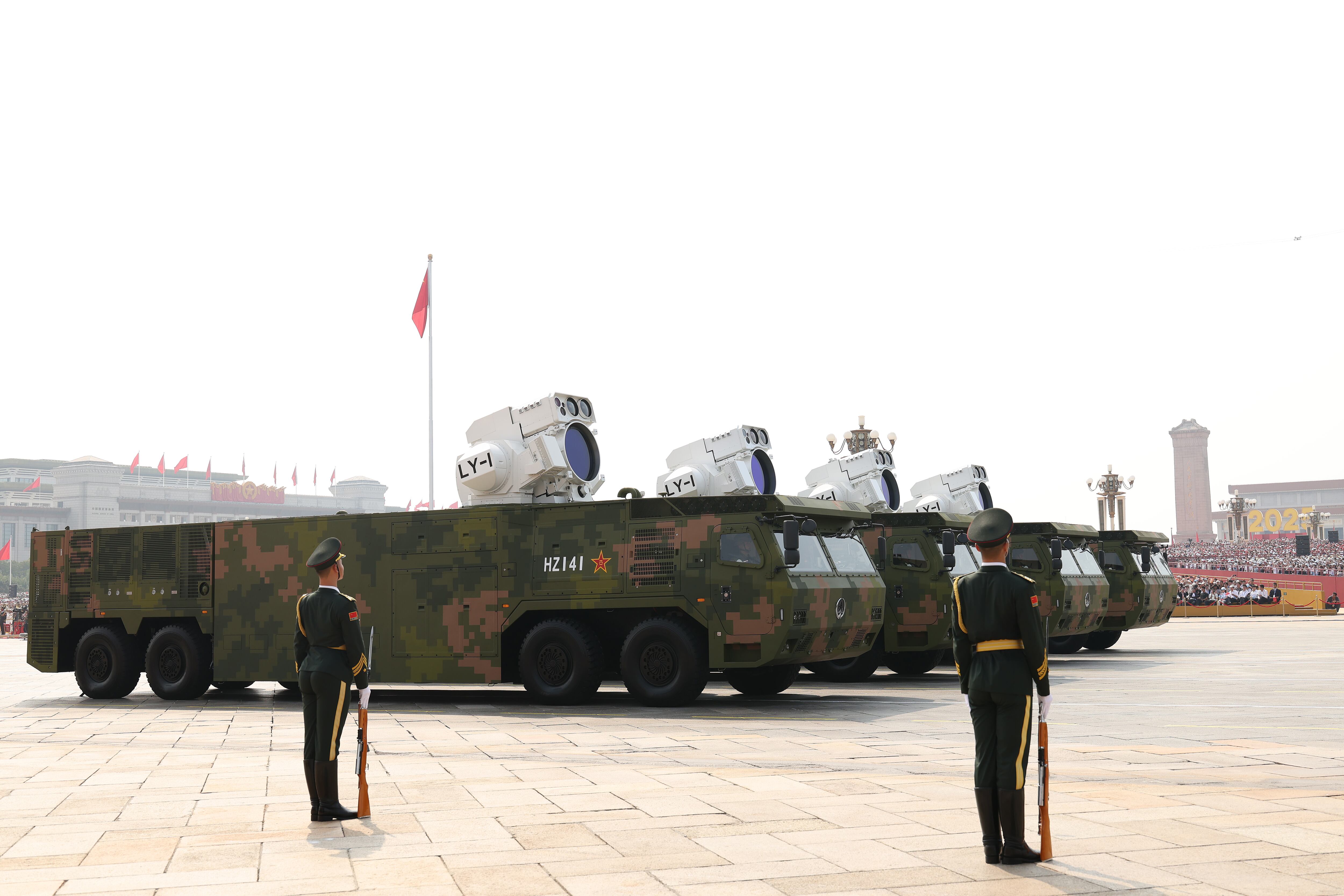 China presentó nuevos vehículos y armas durante el desfile para conmemorar los 80 años de la victoria sobre Japón en la Segunda Guerra Mundial.