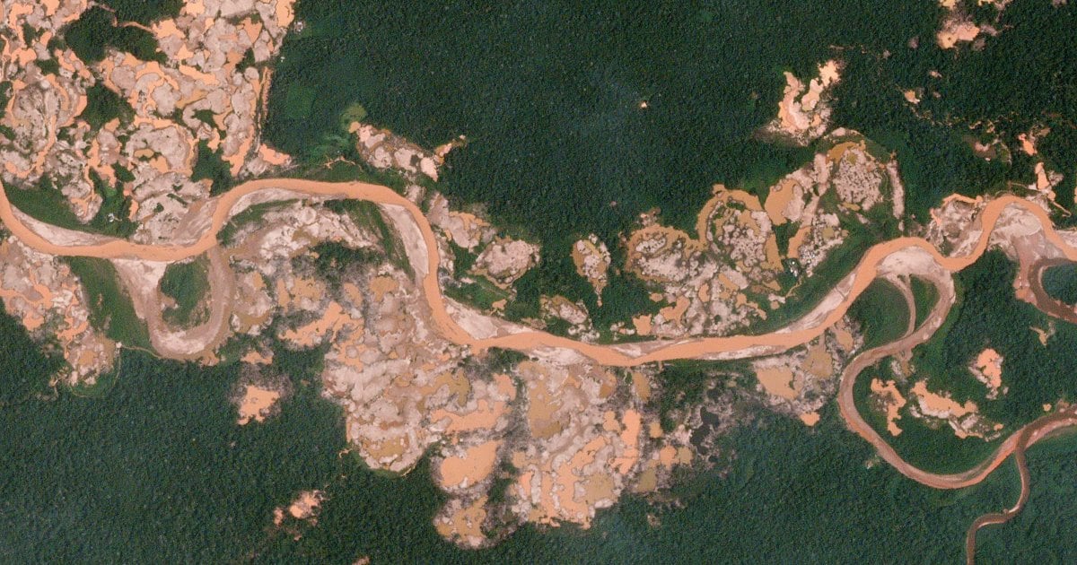 Mina de oro La Pampa, ubicada en la Amazonia peruana.