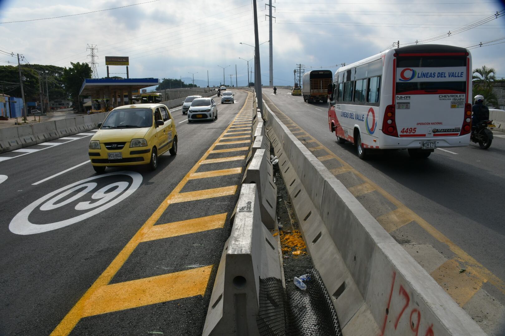 Este domingo 5 de mayo, se abrió la otra calzada del puente de Juanchito.
Puente que comunica a Cali con Candelaria.