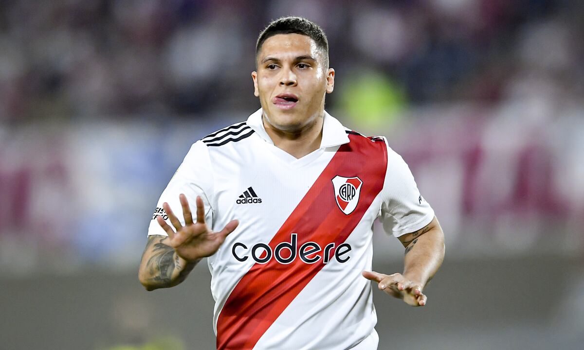 BUENOS AIRES, ARGENTINA - OCTOBER 12: Juan Fernando Quintero of River Plate gestures during a match between River Plate and Platense as part of Liga Profesional 2022 at Estadio Más Monumental Antonio Vespucio Liberti on October 12, 2022 in Buenos Aires, Argentina. (Photo by Getty Images/Marcelo Endelli)