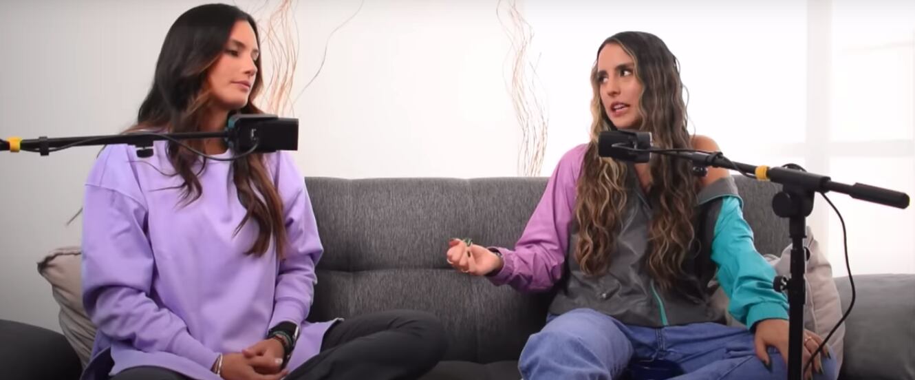 Podcast Las Sandoval, creado por Alejandra y Valeria Sandoval.