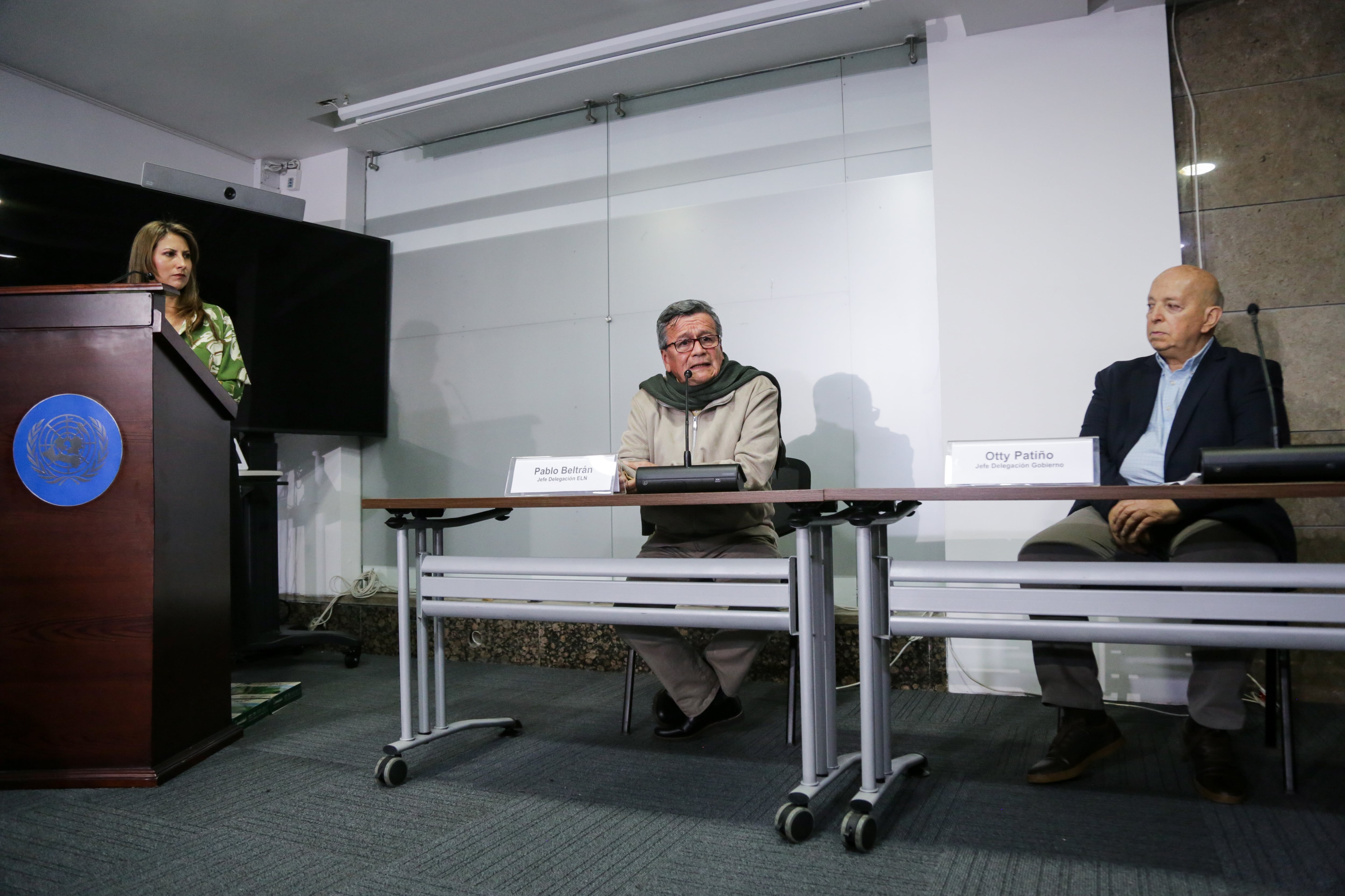 Los delegados para la mesa de diálogos entre el Gobierno Nacional, Otty Patiño y el delegado del ELN, Pablo Beltrán; anuncian que por primera vez sesionará en la ciudad de Bogotá.