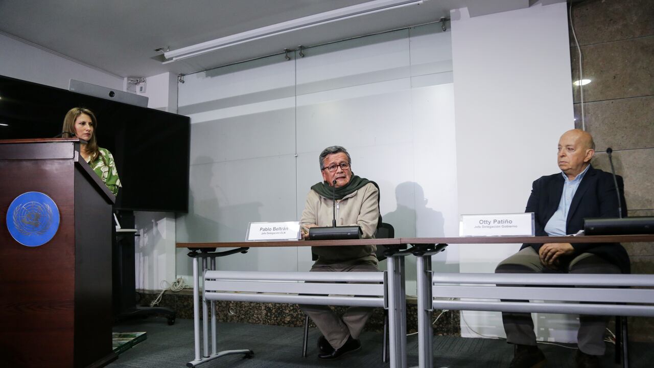 Los delegados para la mesa de diálogos entre el Gobierno Nacional, Otty Patiño y el delegado del ELN, Pablo Beltrán; anuncian que por primera vez sesionará en la ciudad de Bogotá.