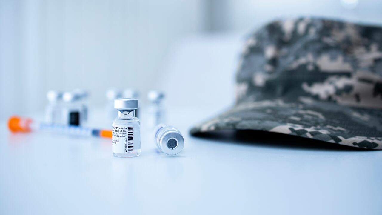 Militares vacunación