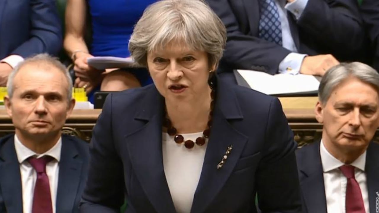 Theresa May enfrentará el primer desafío del Brexit este domingo ante el Consejo Europeo.