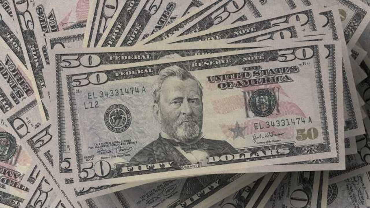 La tasa de cambio afectada no sólo por la caída en los precios del petróleo sino a su vez por el déficit comercial de la industria