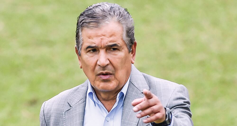 El profesor Jorge Luis Pinto dice que Francia es un equipo de mejor presión adelantada, que recupera el balón en campo contrario a través de una gran anticipación defensiva y una gran capacidad de ganar los duelos uno contra uno, que no tiene Argentina. 