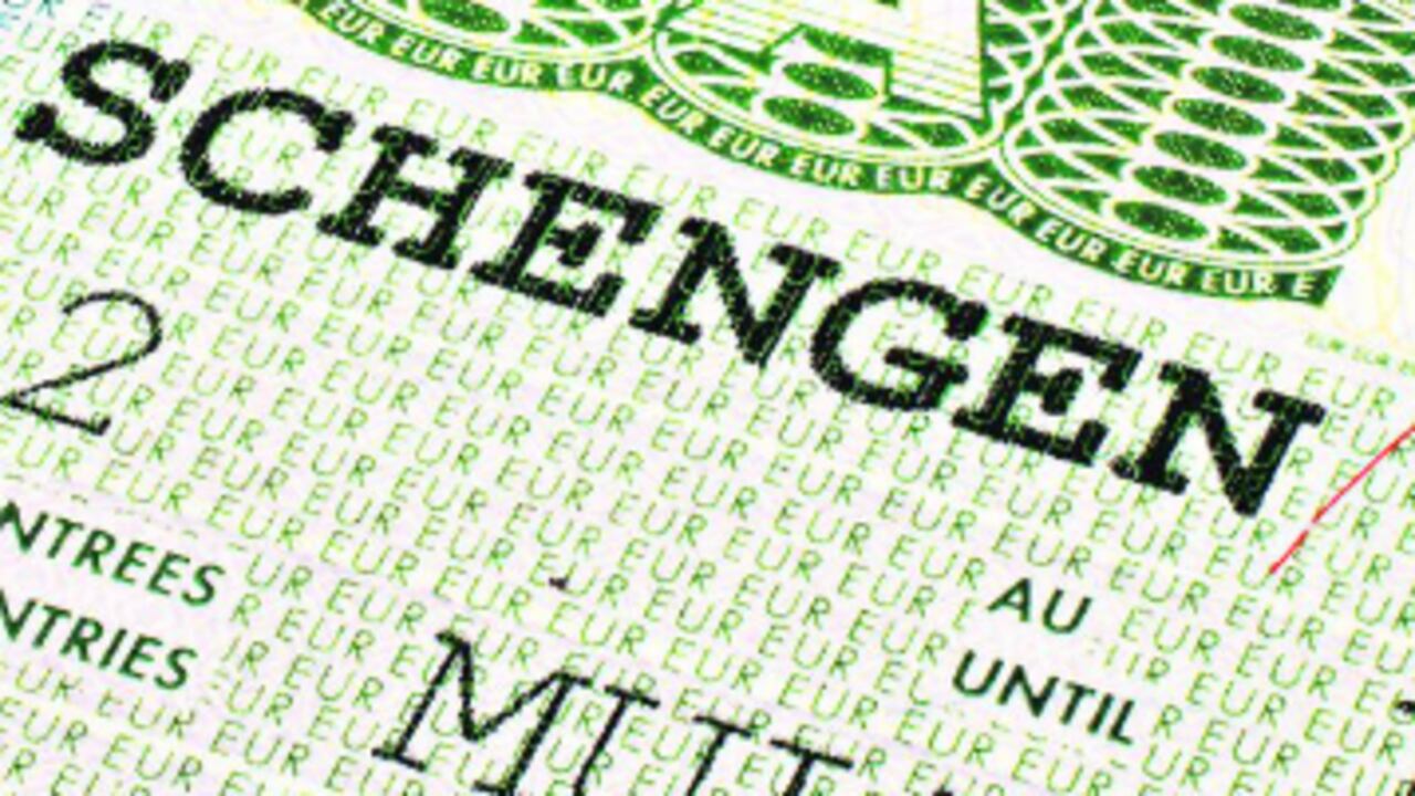 Bruselas pronosticó que la entrada en vigor de sendos acuerdos de exención de visado con Colombia y Perú, que harán realidad la liberalización de visado, "podría llegar, como muy pronto, en la segunda mitad de 2015".