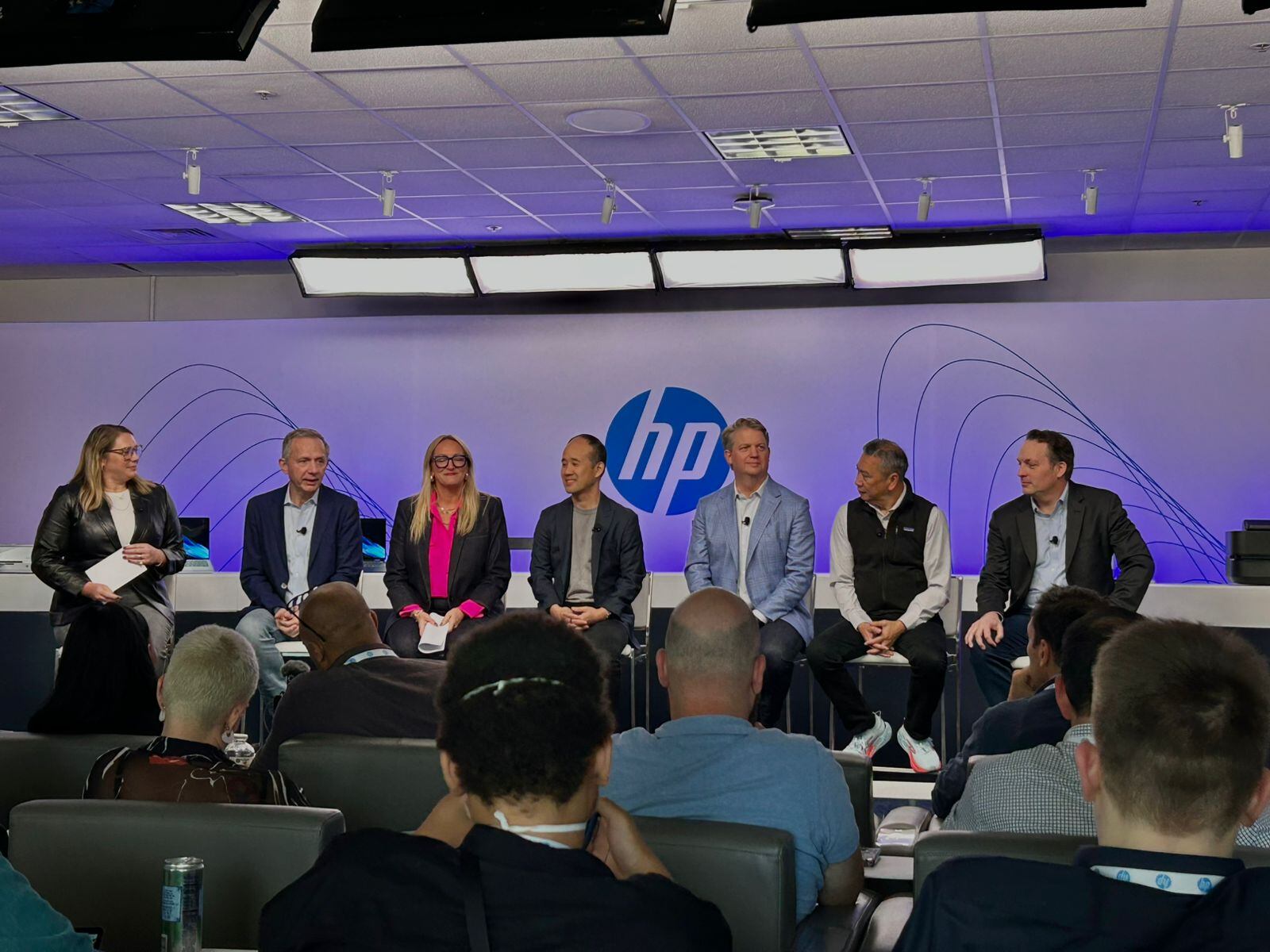 Estos fueron los lanzamientos más recientes de HP. Integraron la IA en varios de sus dispositivos.