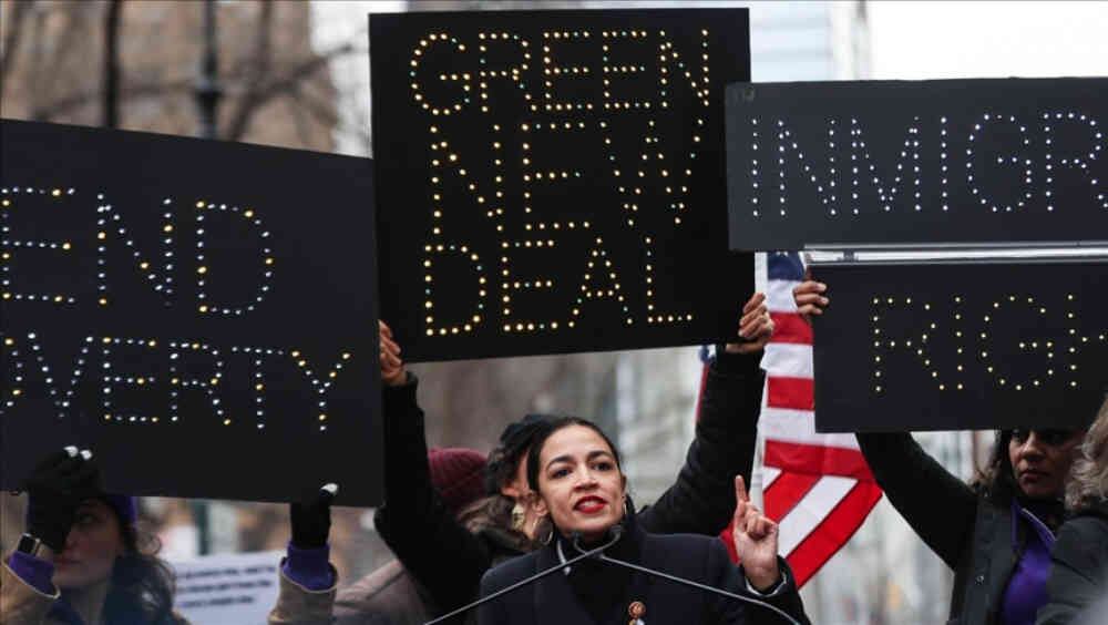 La representante demócrata Alexandria Ocasio-Cortez ha sido parte de los críticos de Biden dentro de su propio partido. (Atilgan Ozdil - Agencia Anadolu)
