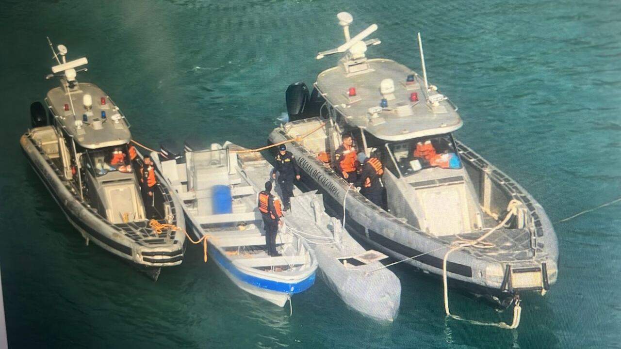 Armada ubicó el narcosubmarino antes de ser cargado con cocaína.