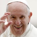 ARCHIVO - El papa Francisco sale al final de la audiencia general semanal en la Plaza de San Pedro, en el Vaticano, el miércoles 15 de mayo de 2019. (AP Foto/Andrew Medichini, Archivo)