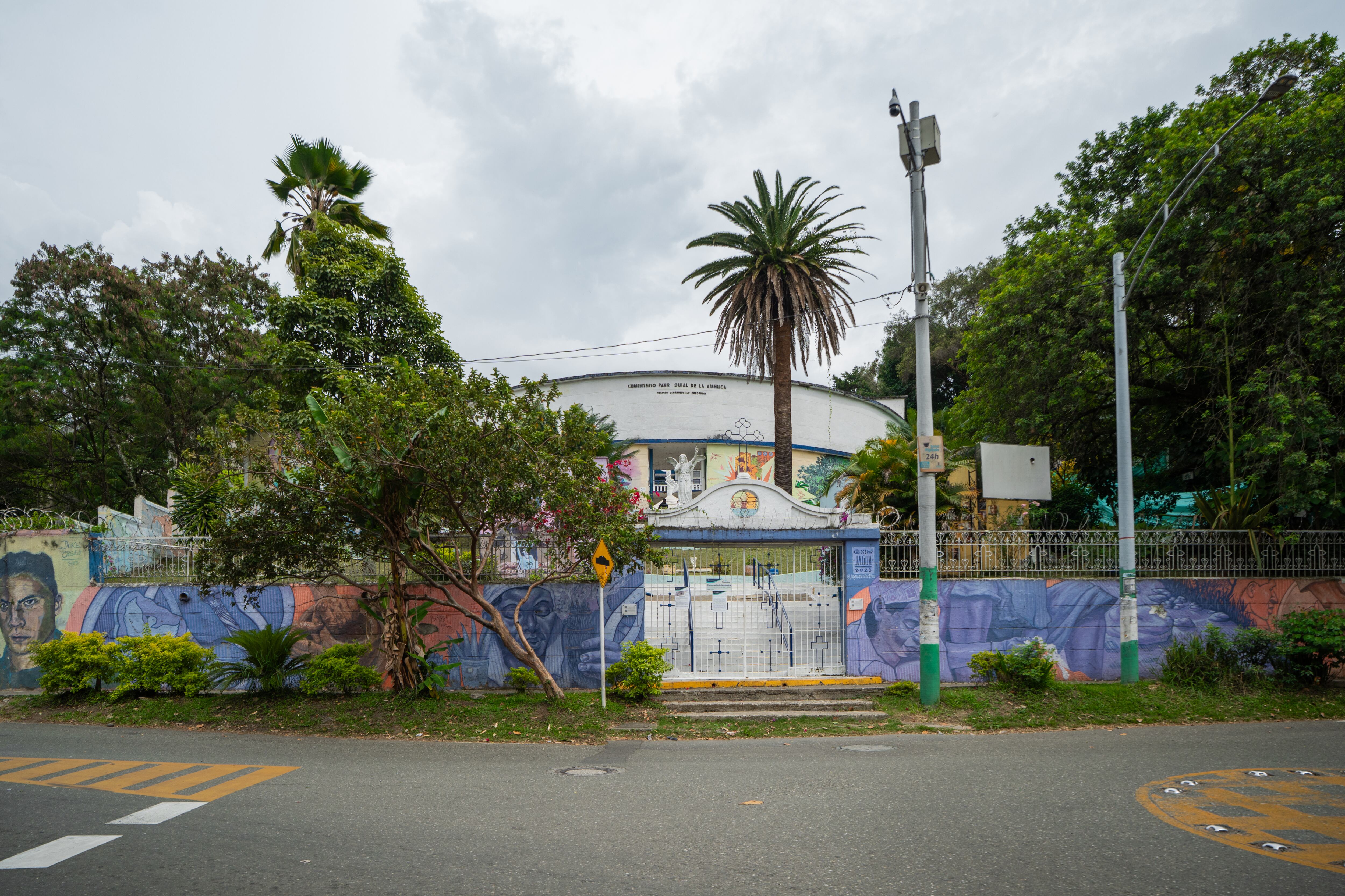 Cementerio de La América, convertido en una galería de la memoria a las víctimas en la comuna 13 de Medellín.