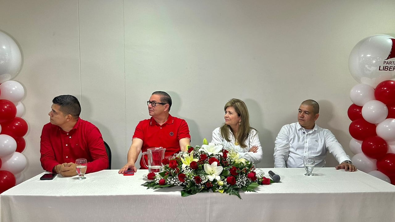 Fabio Amín y Piedad Correal junto a concejales del Partido Liberal.