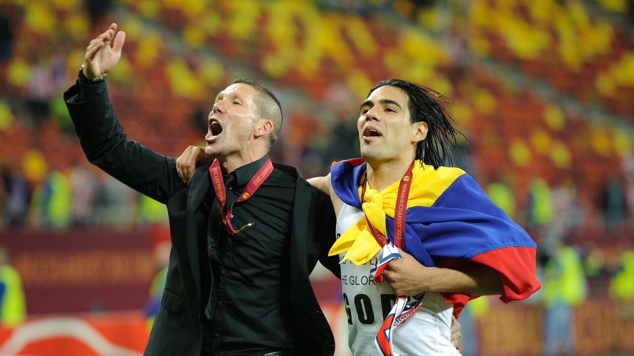 Simeone y Falcao celebran luego de conseguir la Europa League del año 2012